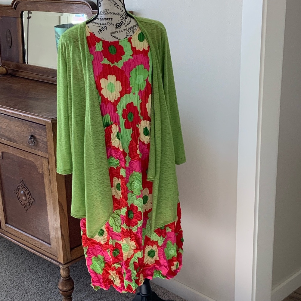 Alquema Floral Midi Dress - Vibrant Red and Green